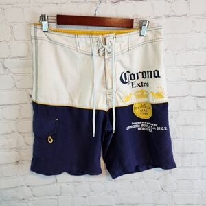 Men's Corona boards hosts, size small